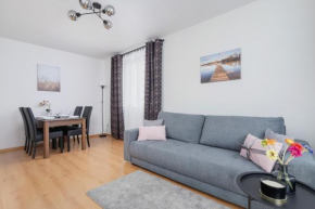 Cozy Apartment with Balcony Chmieleniec by Noclegi Renters